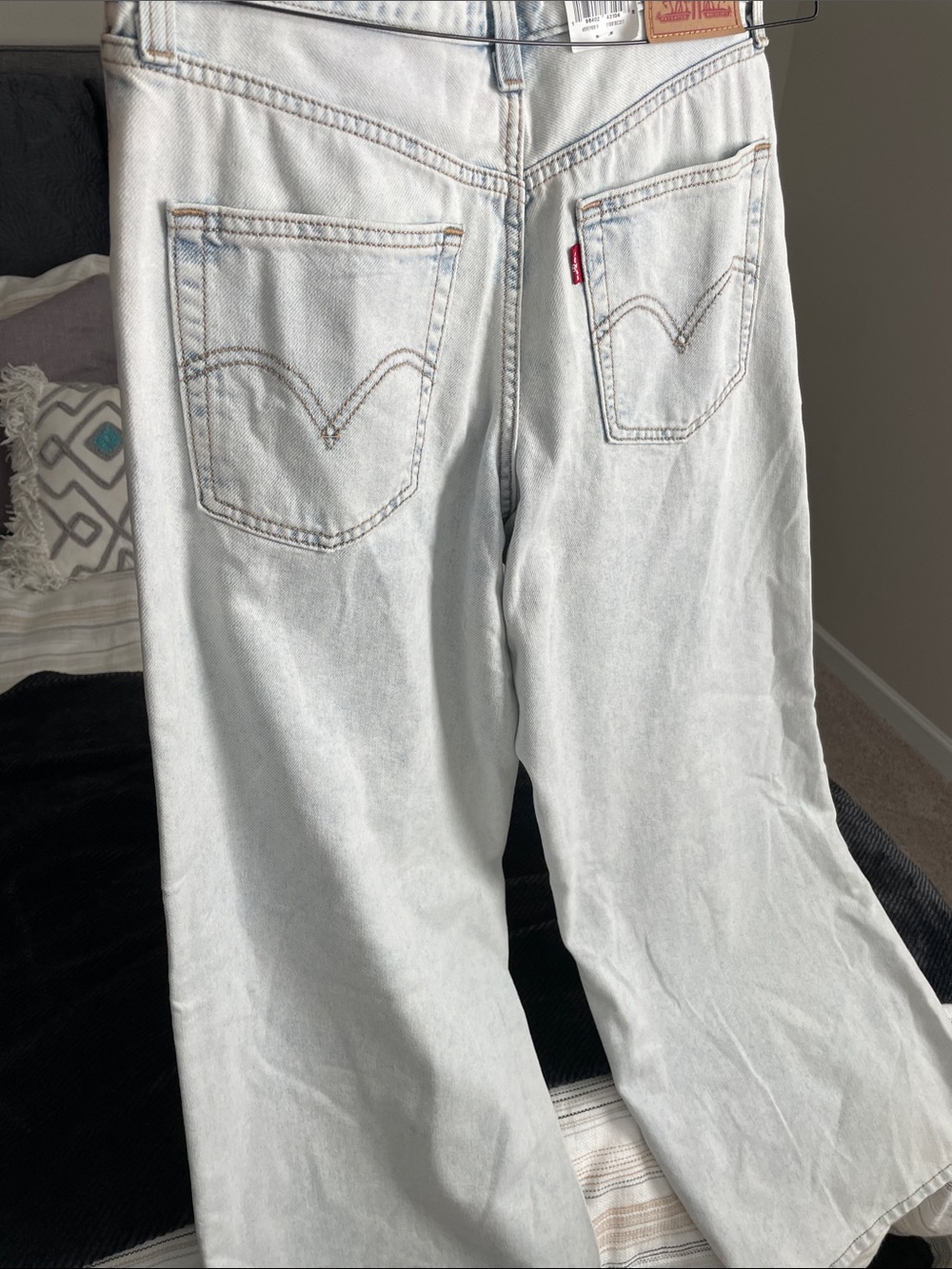 Levi's Super Light Blue 94 Baggy Wide Leg Jeans - Picture 8 of 9